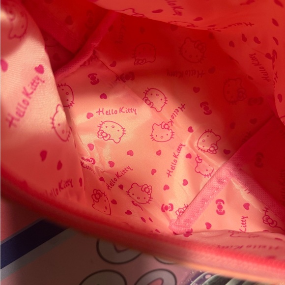 Hello Kitty Pink Heart Pouch - Picture 2 of 3